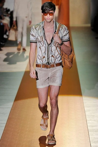 Look 30